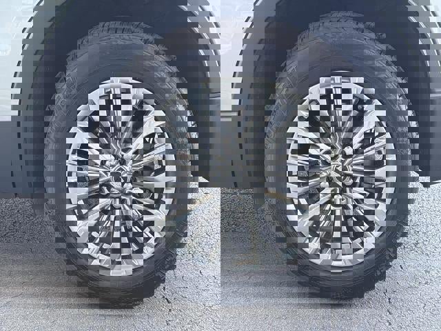 Used 2025 Cadillac XT4 Premium Luxury FWD image 23