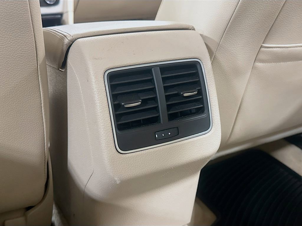 Used 2013 Volkswagen Passat 2.5 SE image 28