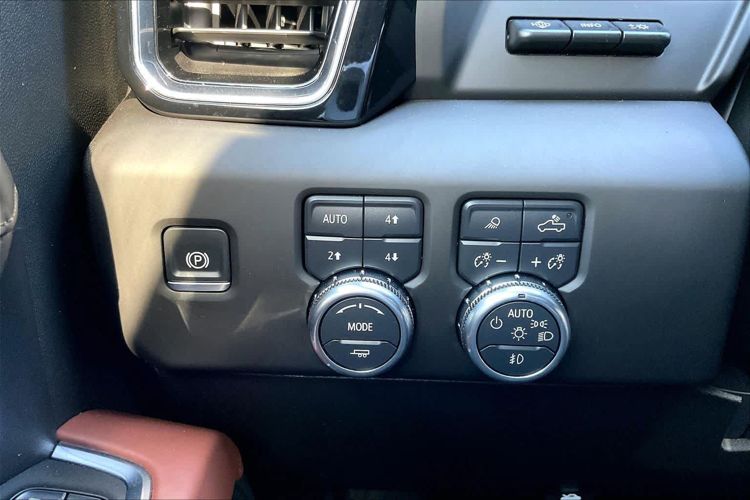 Used 2025 GMC Sierra 3500 Denali Ultimate AWD/4WD image 34