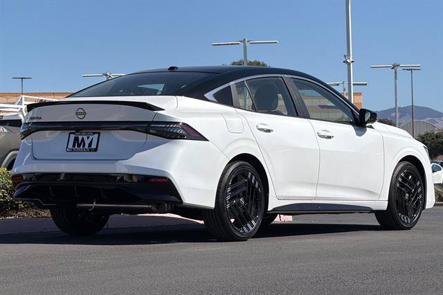 New 2027 Nissan Sentra SR w/ Floor Mat Package FWD image 4