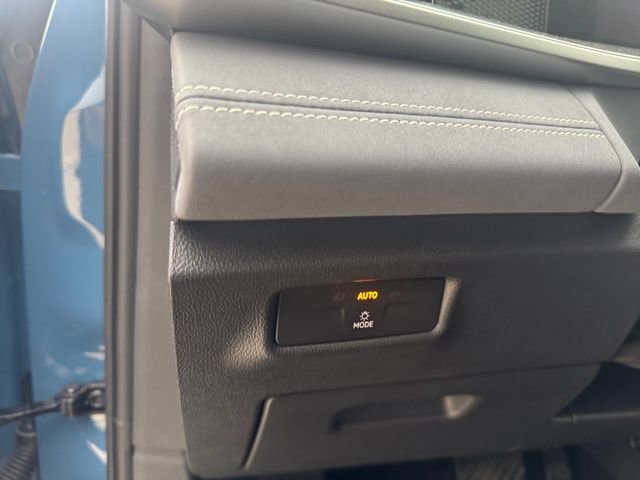 Used 2026 Volkswagen Tiguan SE FWD image 12