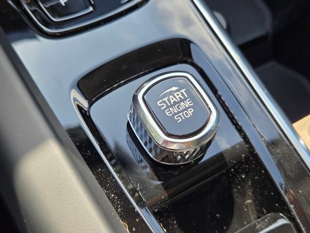 New 2026 Volvo XC60 B5 Plus AWD/4WD image 23