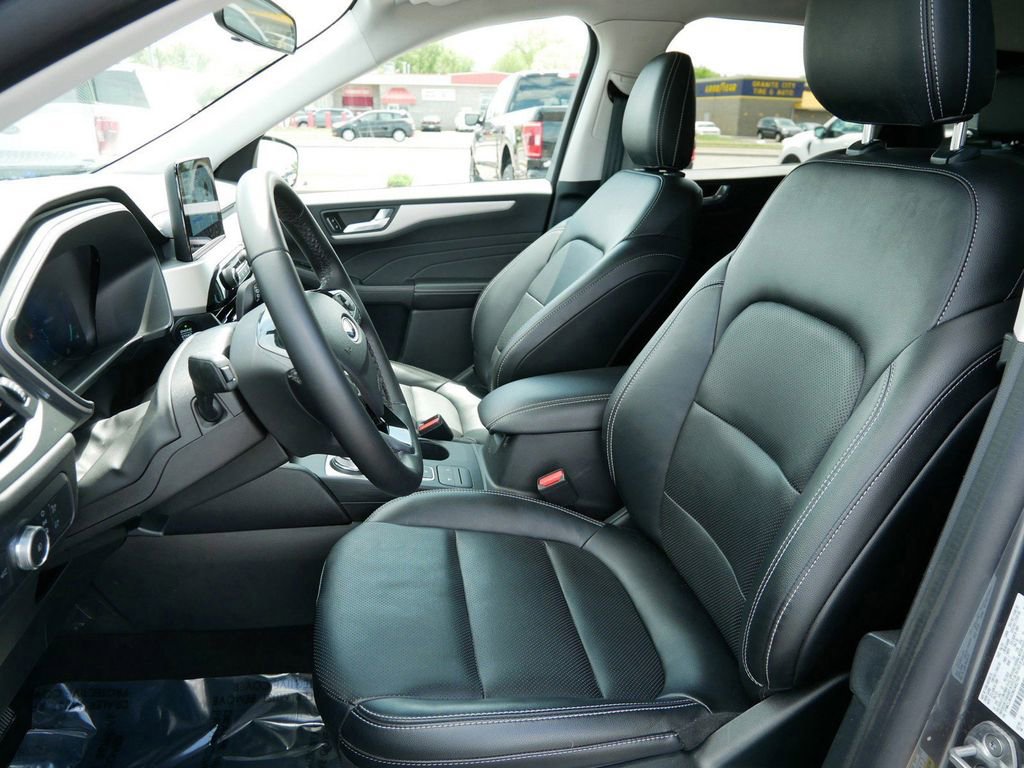 Used 2022 Ford Escape SEL w/ Technology Package image 6