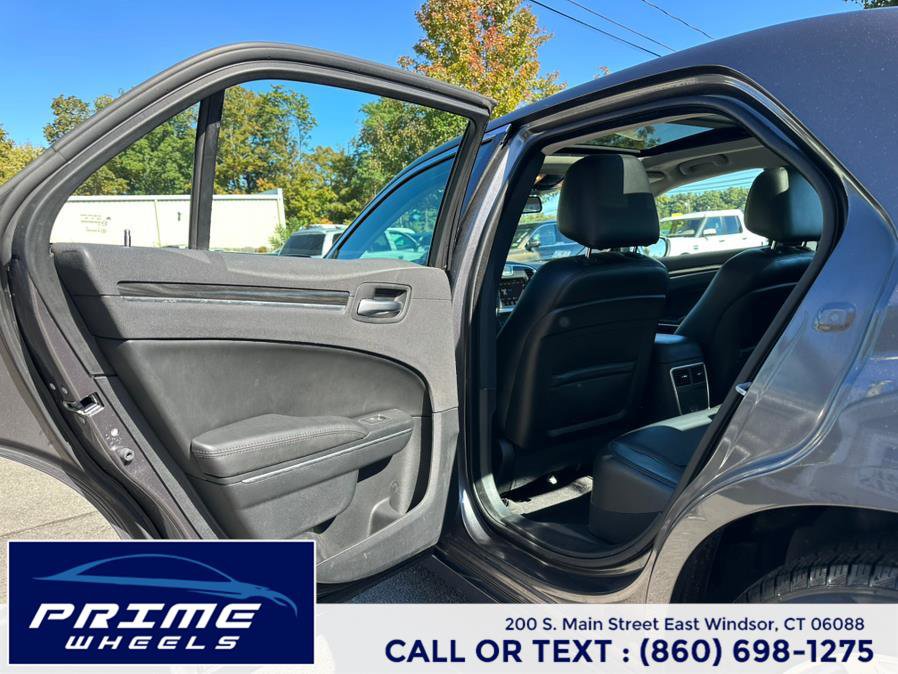 Used 2017 Chrysler 300 Limited w/ Value Package image 10