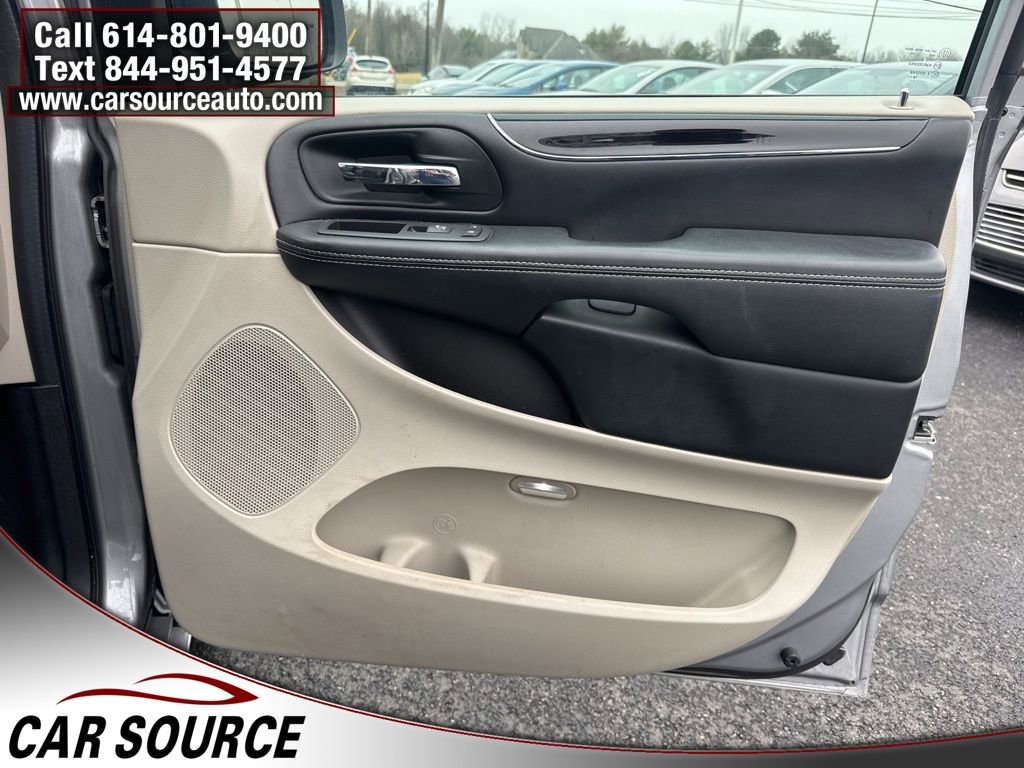Used 2019 Dodge Grand Caravan SXT image 21