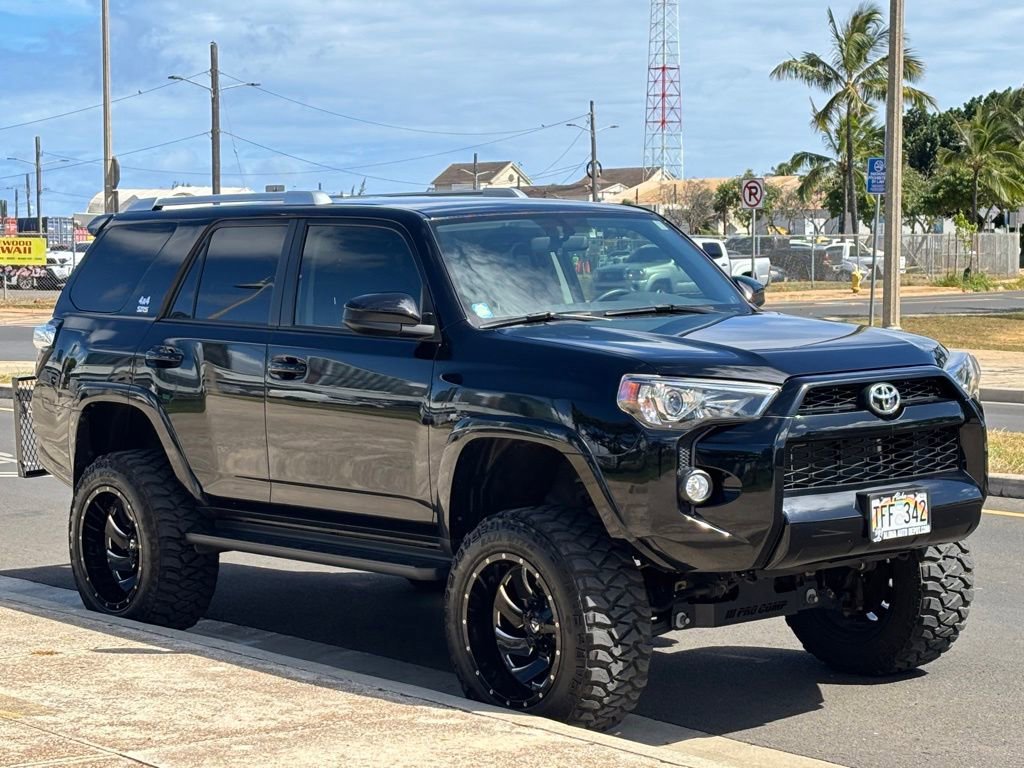 Used 2017 Toyota 4Runner SR5 AWD/4WD image 6