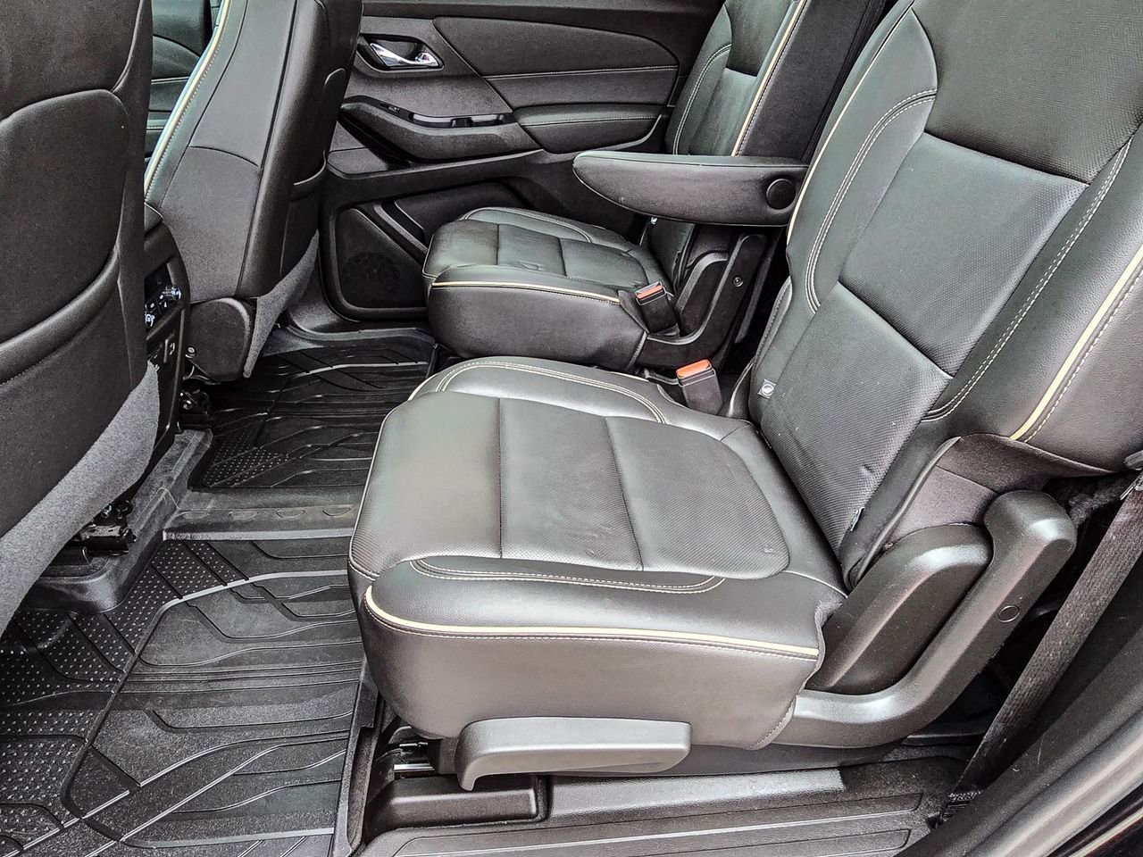 Used 2023 Chevrolet Traverse Premier w/ Redline Edition image 34