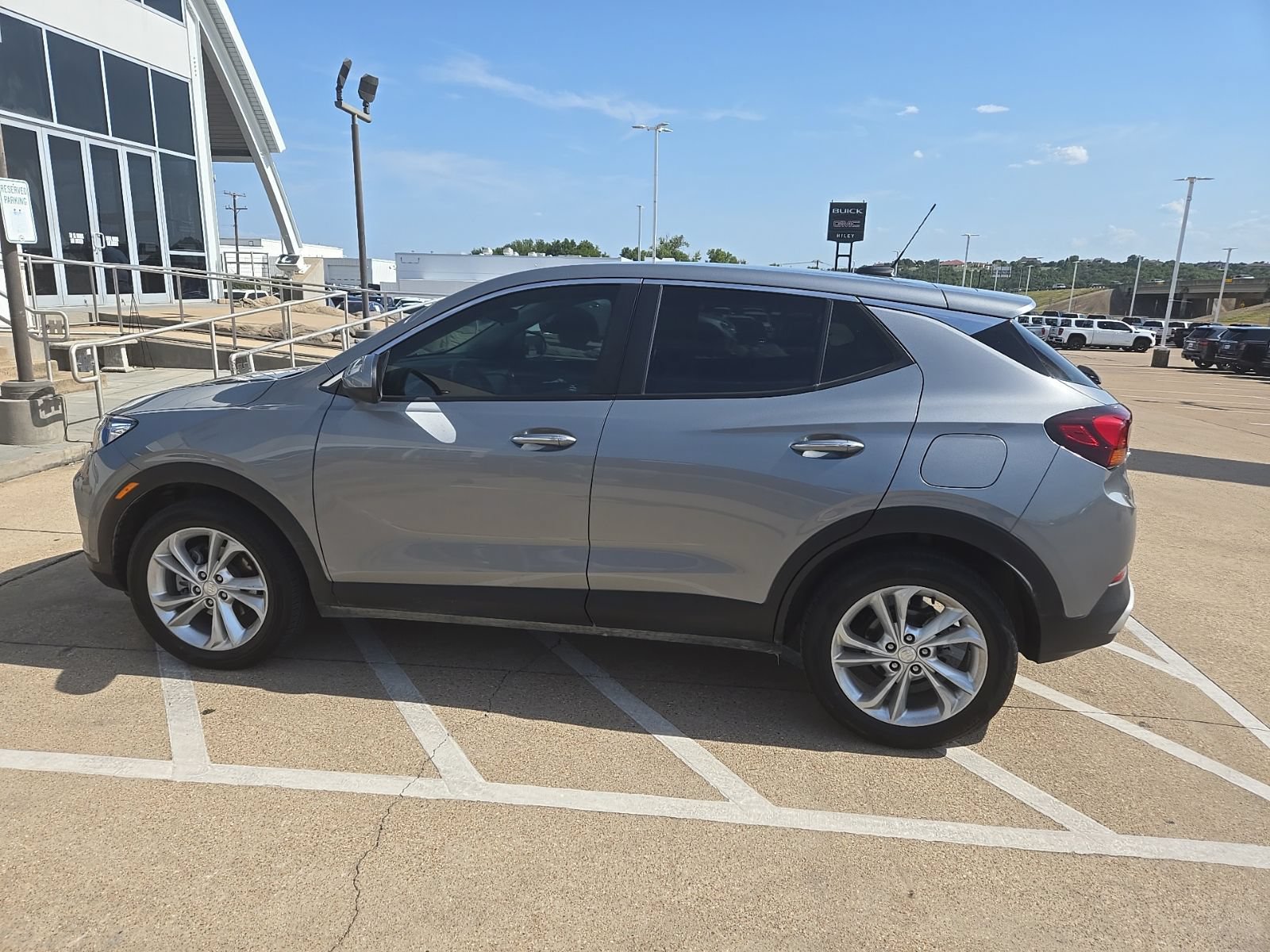 Used 2023 Buick Encore GX Preferred w/ Cold Weather Comfort Package FWD image 7