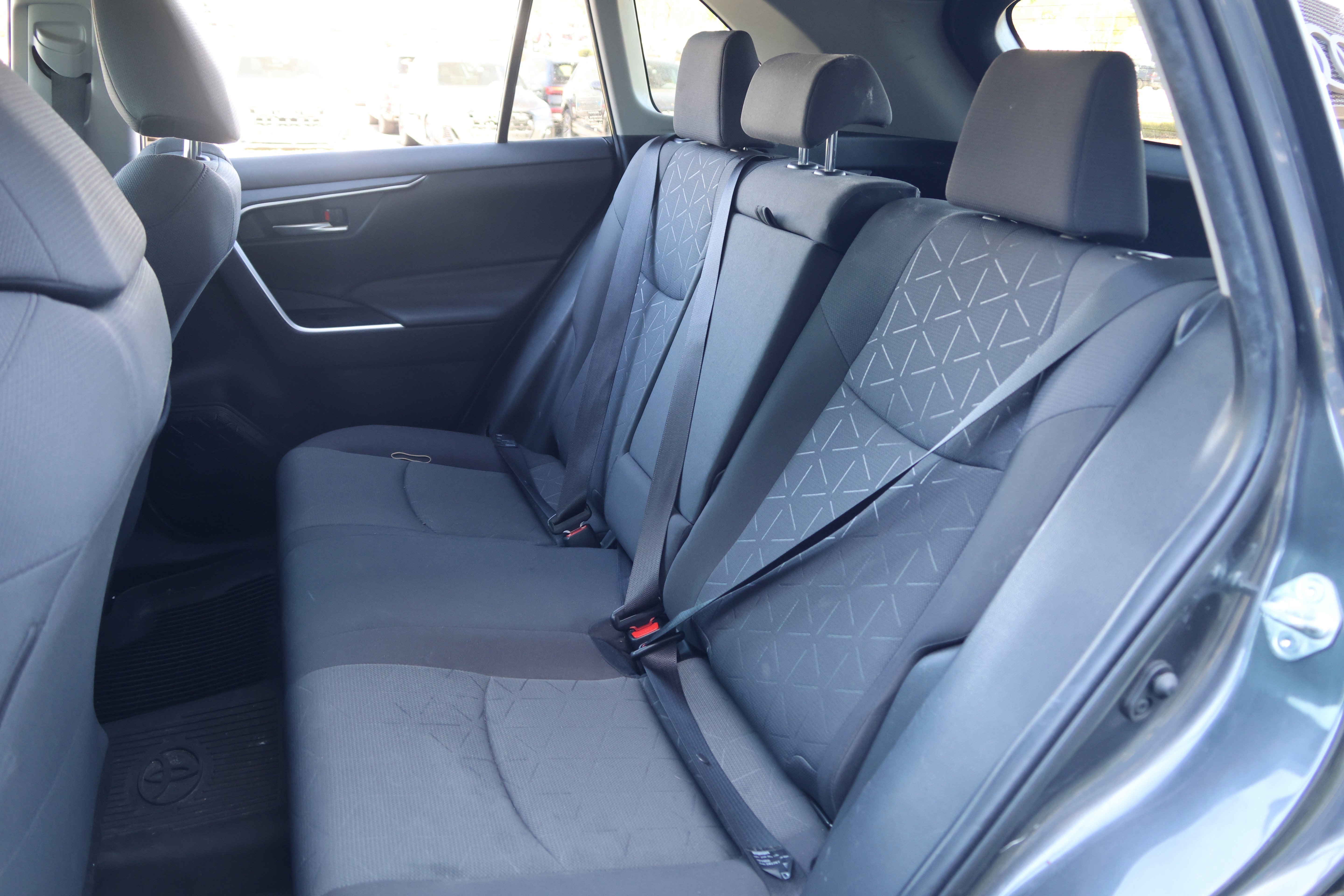 Used 2020 Toyota RAV4 XLE w/ All Weather Liner Package AWD/4WD image 33