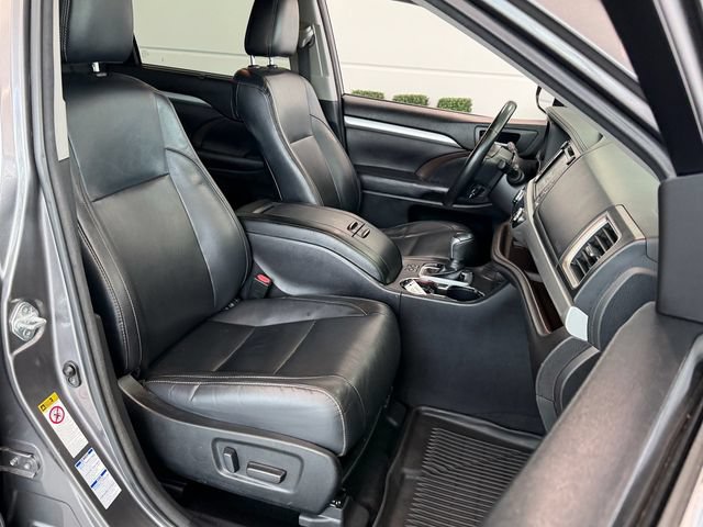 Used 2017 Toyota Highlander XLE w/ Protection Package #3 AWD/4WD image 14