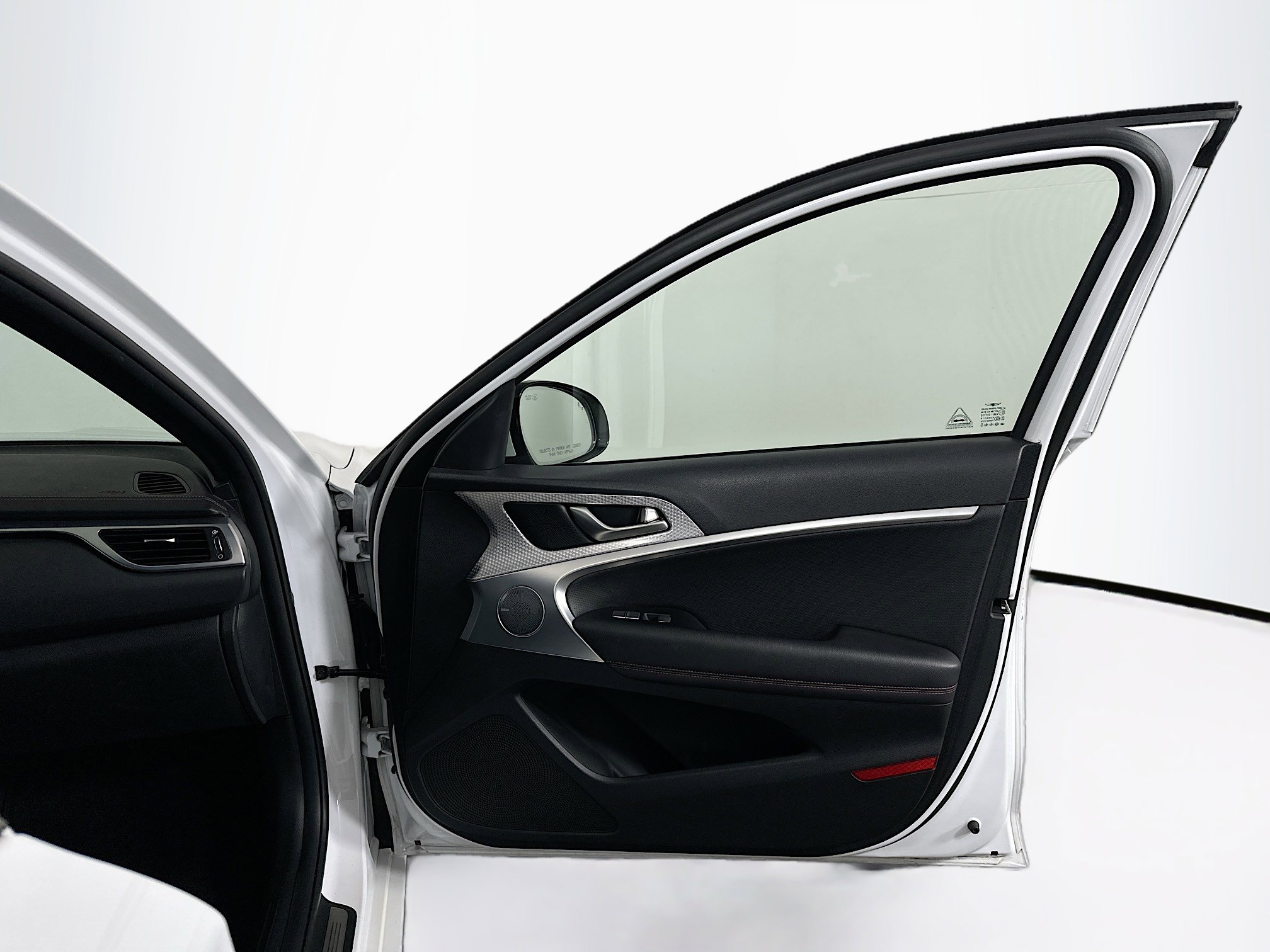 Used 2023 Genesis G70 2.0T w/ Sport Prestige Package image 34