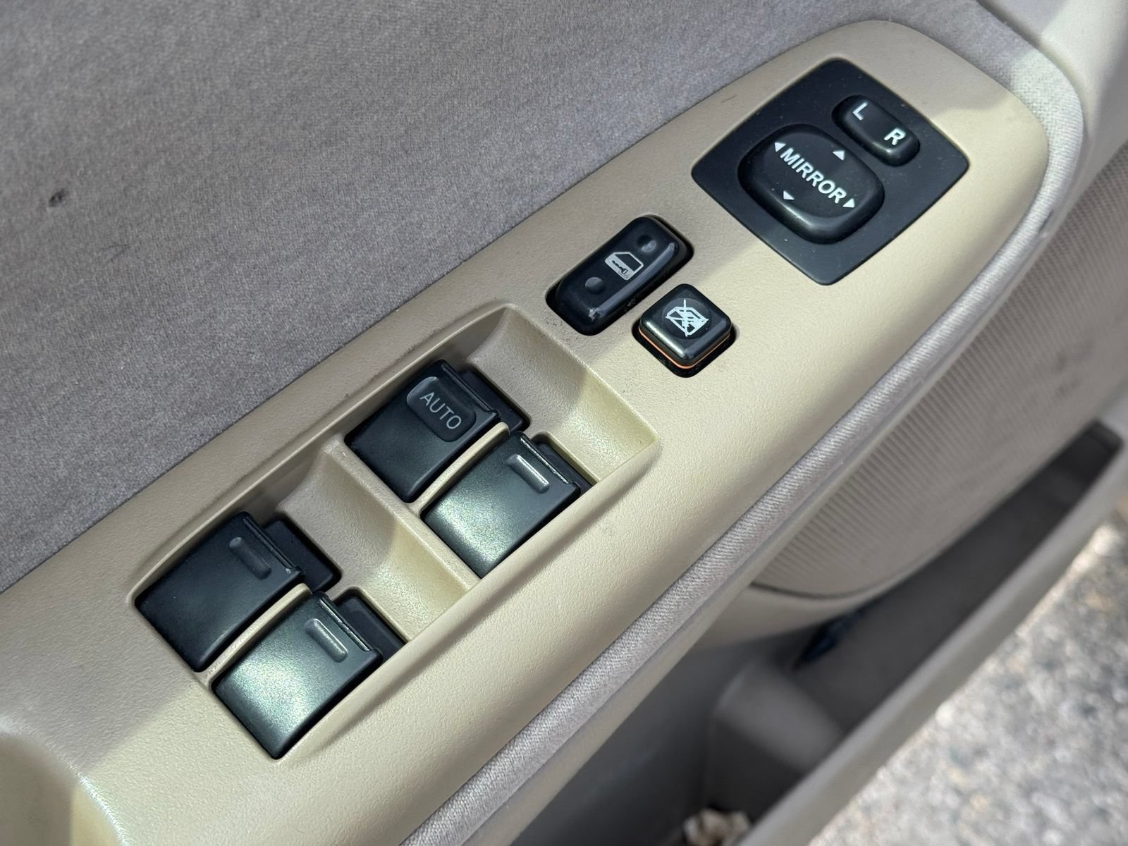 Used 2004 Toyota Camry LE FWD image 13