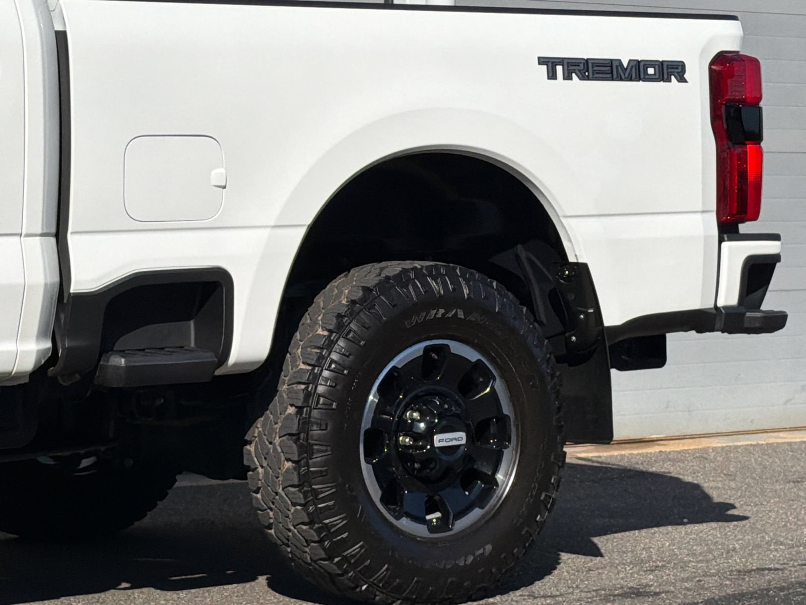 Used 2025 Ford F350 Platinum w/ Tremor Off-Road Package AWD/4WD image 6