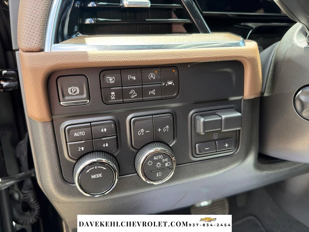Used 2025 Chevrolet Suburban High Country w/ Sun And Tow Package AWD/4WD image 11