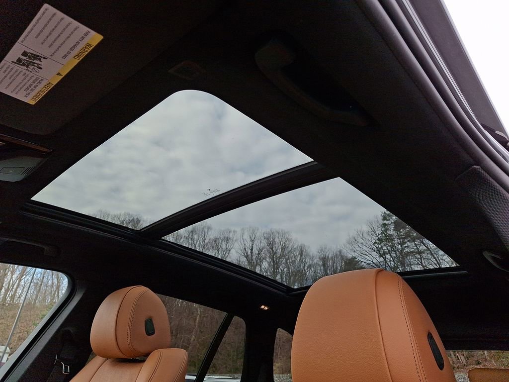 Used 2022 BMW X5 xDrive40i w/ Parking Assistance Package image 15