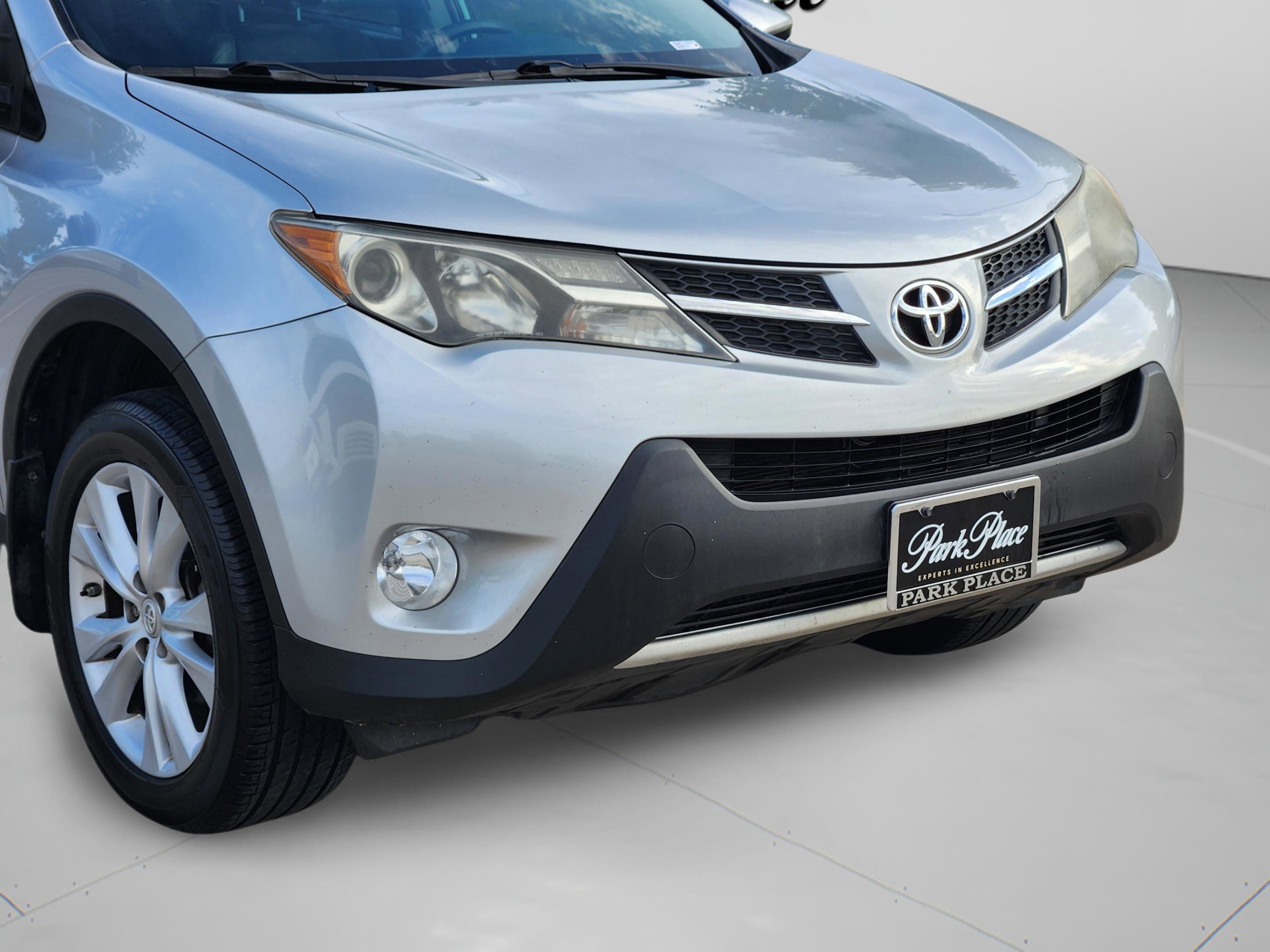 Used 2014 Toyota RAV4 Limited w/ Technology Package FWD image 34