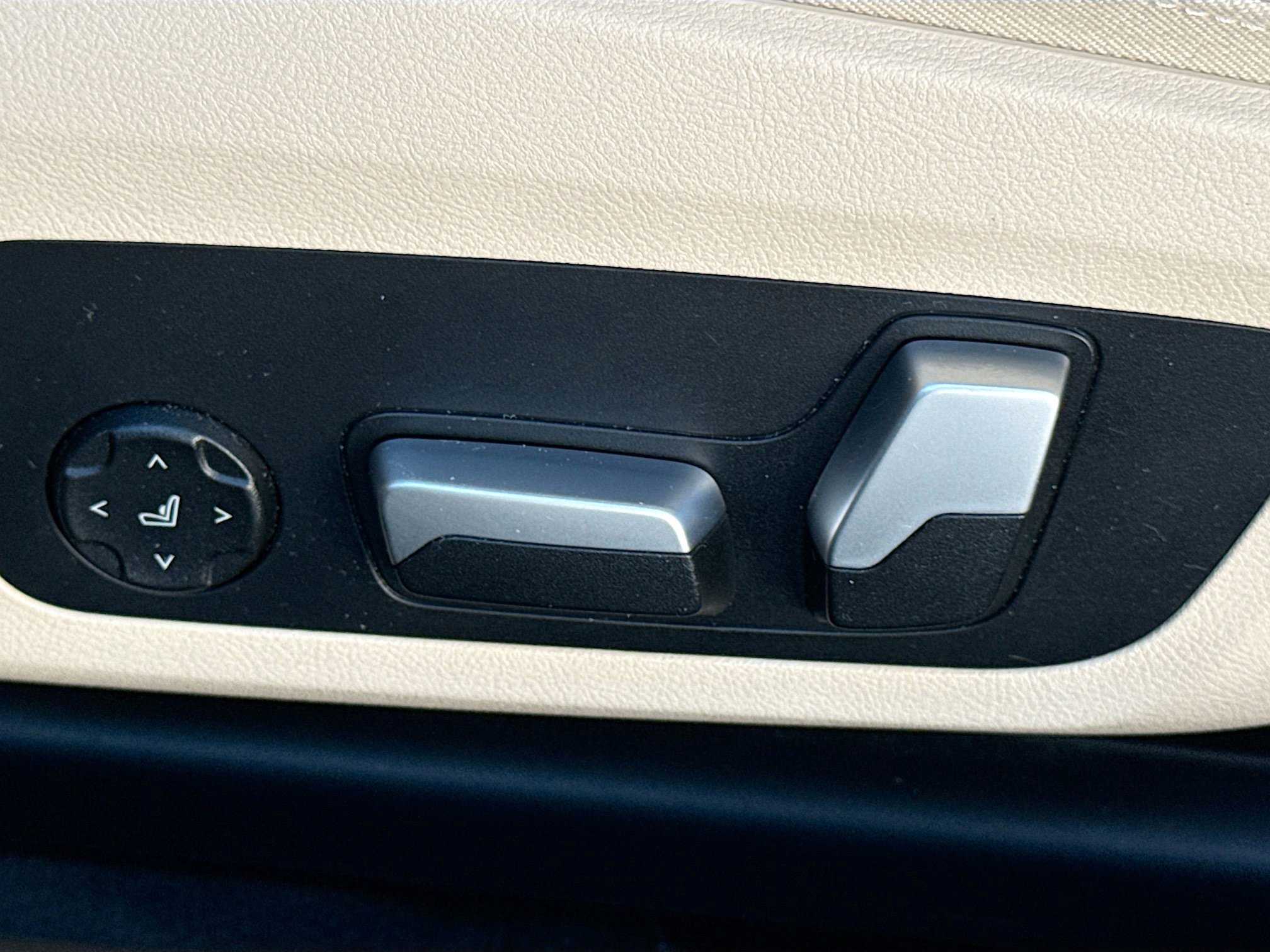 Used 2021 BMW 430i Coupe w/ Premium Package image 23