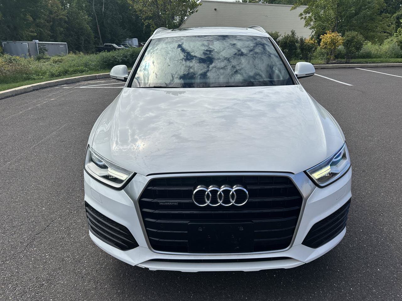 Used 2018 Audi Q3 2.0T Premium w/ Convenience Package AWD/4WD image 2