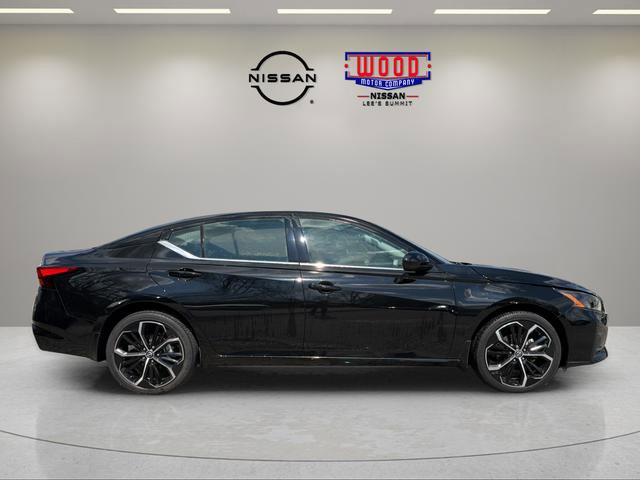 Used 2023 Nissan Altima 2.5 SR image 2