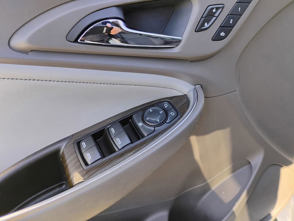 Used 2018 Chevrolet Malibu Premier w/ Premier Sun and Wheel Package image 21