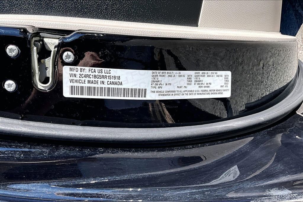 Used 2024 Chrysler Pacifica Touring-L image 19