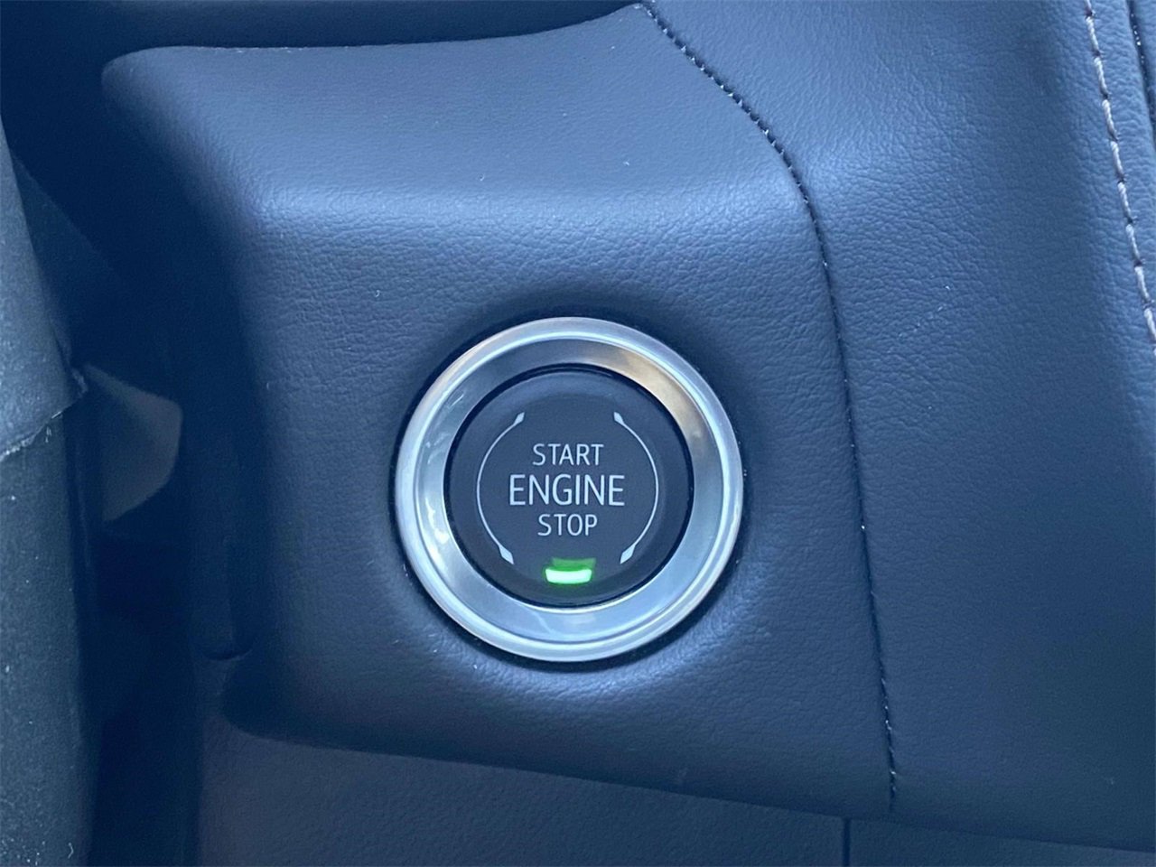 Used 2024 Chevrolet Suburban High Country w/ Advanced Technology Package image 26