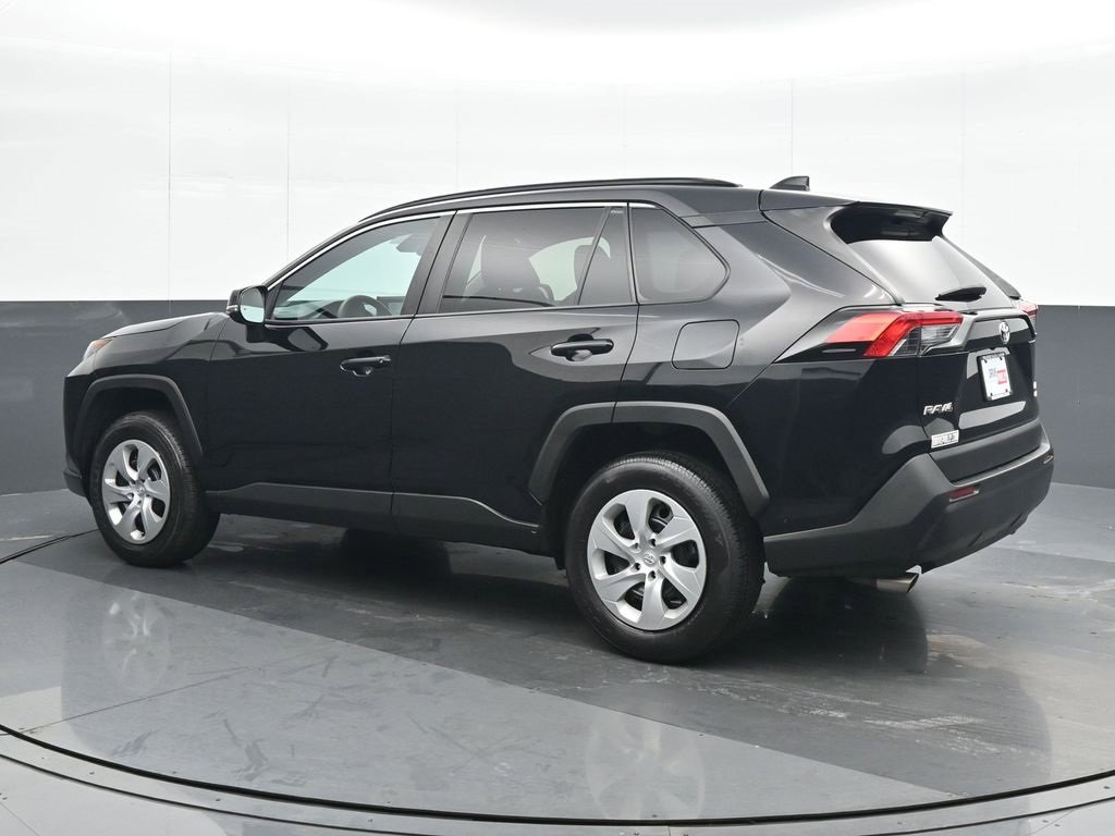 Used 2019 Toyota RAV4 LE image 4