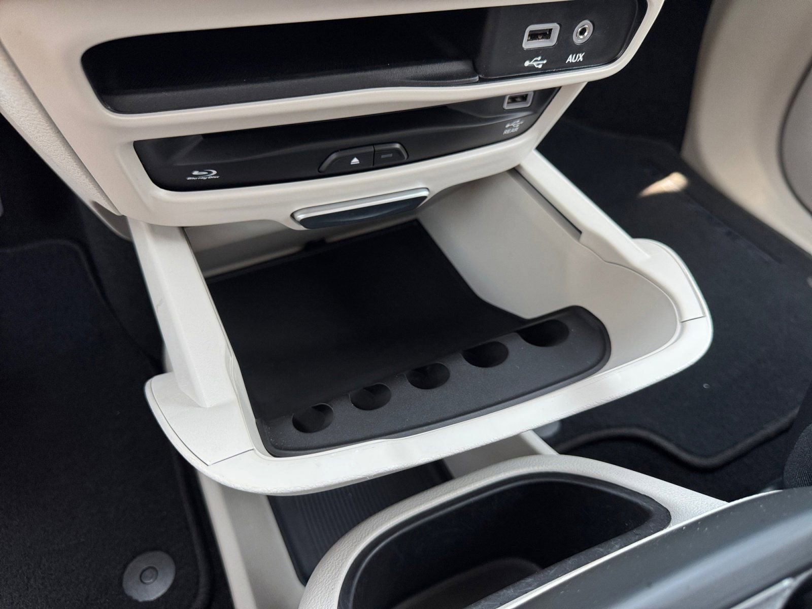 Used 2017 Chrysler Pacifica Touring-L Plus w/ Advanced Safetytec Group FWD image 26