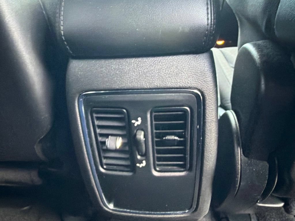 Used 2021 Jeep Grand Cherokee Laredo AWD/4WD image 29