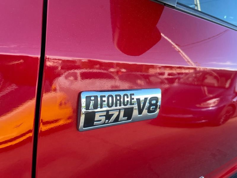 Used 2017 Toyota Tundra SR5 w/ SR5 Upgrade Package image 4