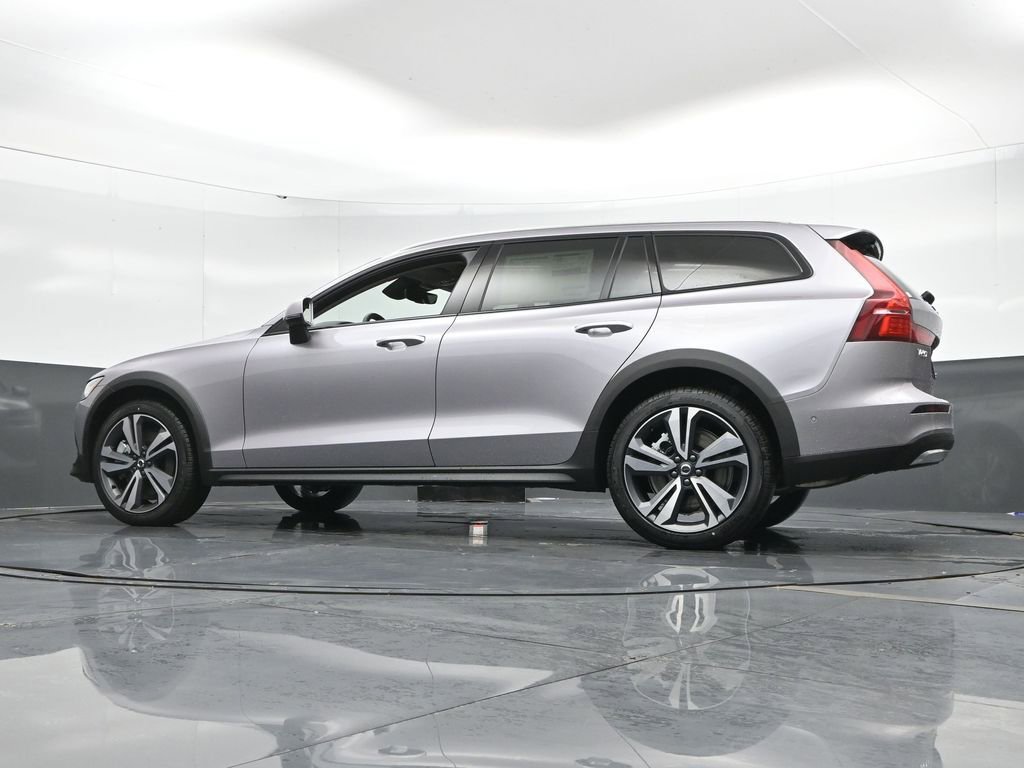 New 2026 Volvo V60 B5 Cross Country Plus w/ Climate Package image 44