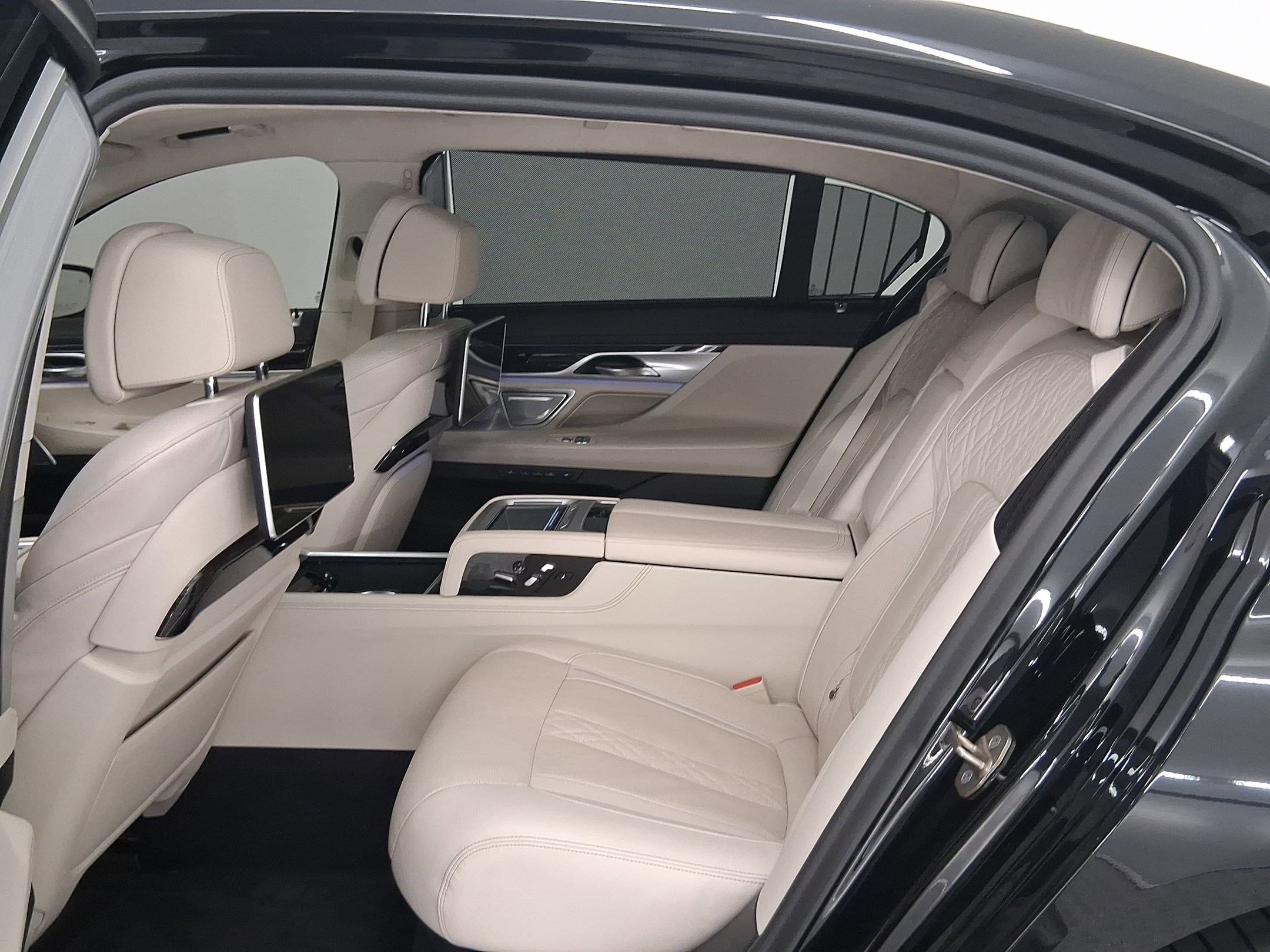 Certified 2022 BMW M760i xDrive image 12