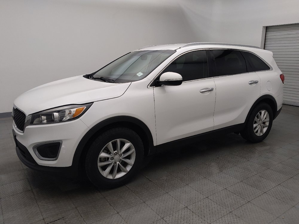 Used 2017 Kia Sorento LX w/ LX Convenience Package image 2