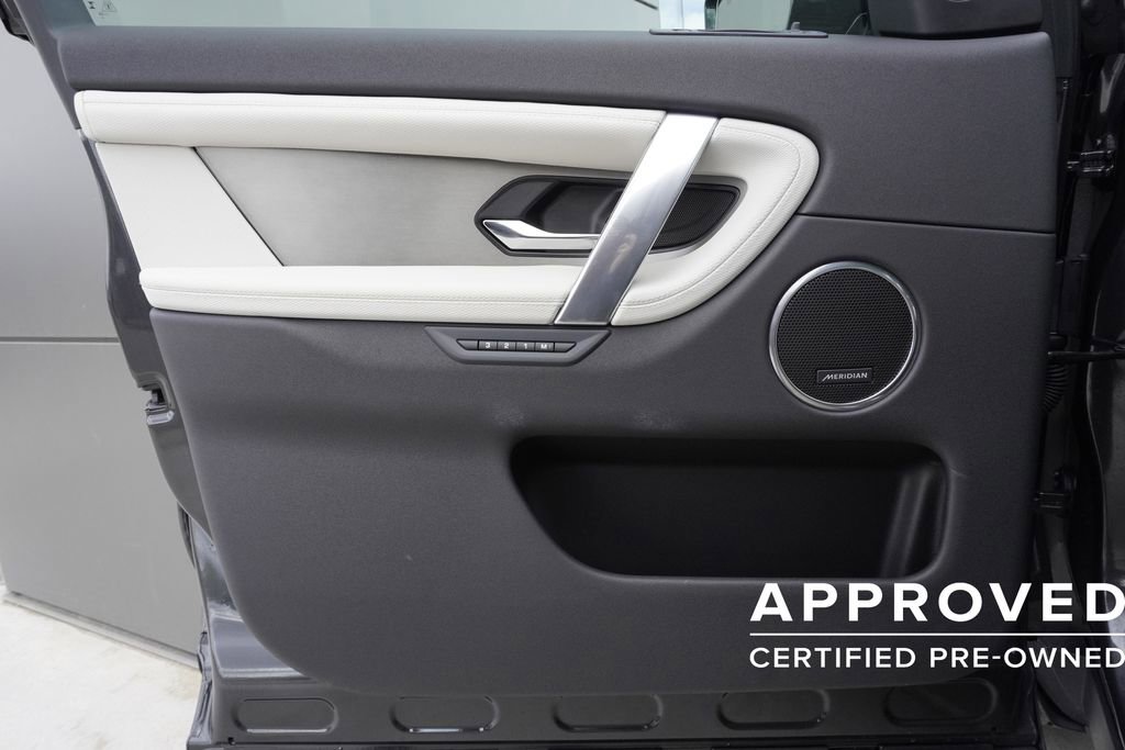 Used 2025 Land Rover Discovery Sport Dynamic SE image 17