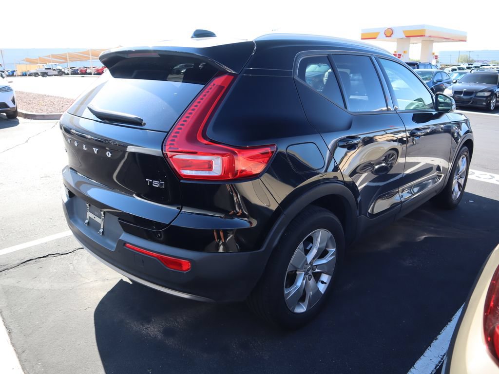 Used 2021 Volvo XC40 T5 Momentum w/ Premium Package AWD/4WD image 4