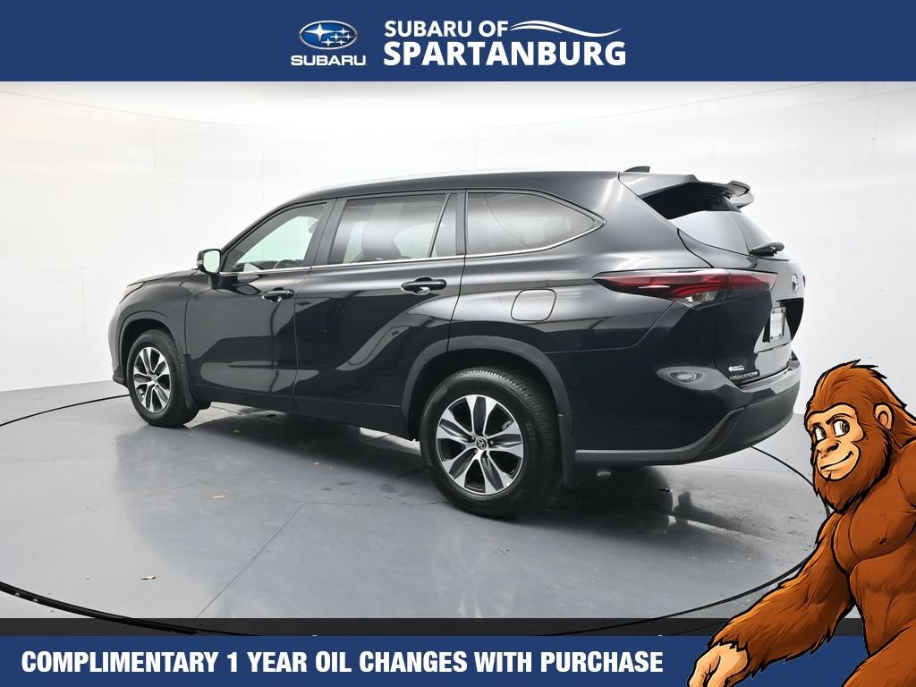 Used 2025 Toyota Highlander XLE AWD/4WD image 6