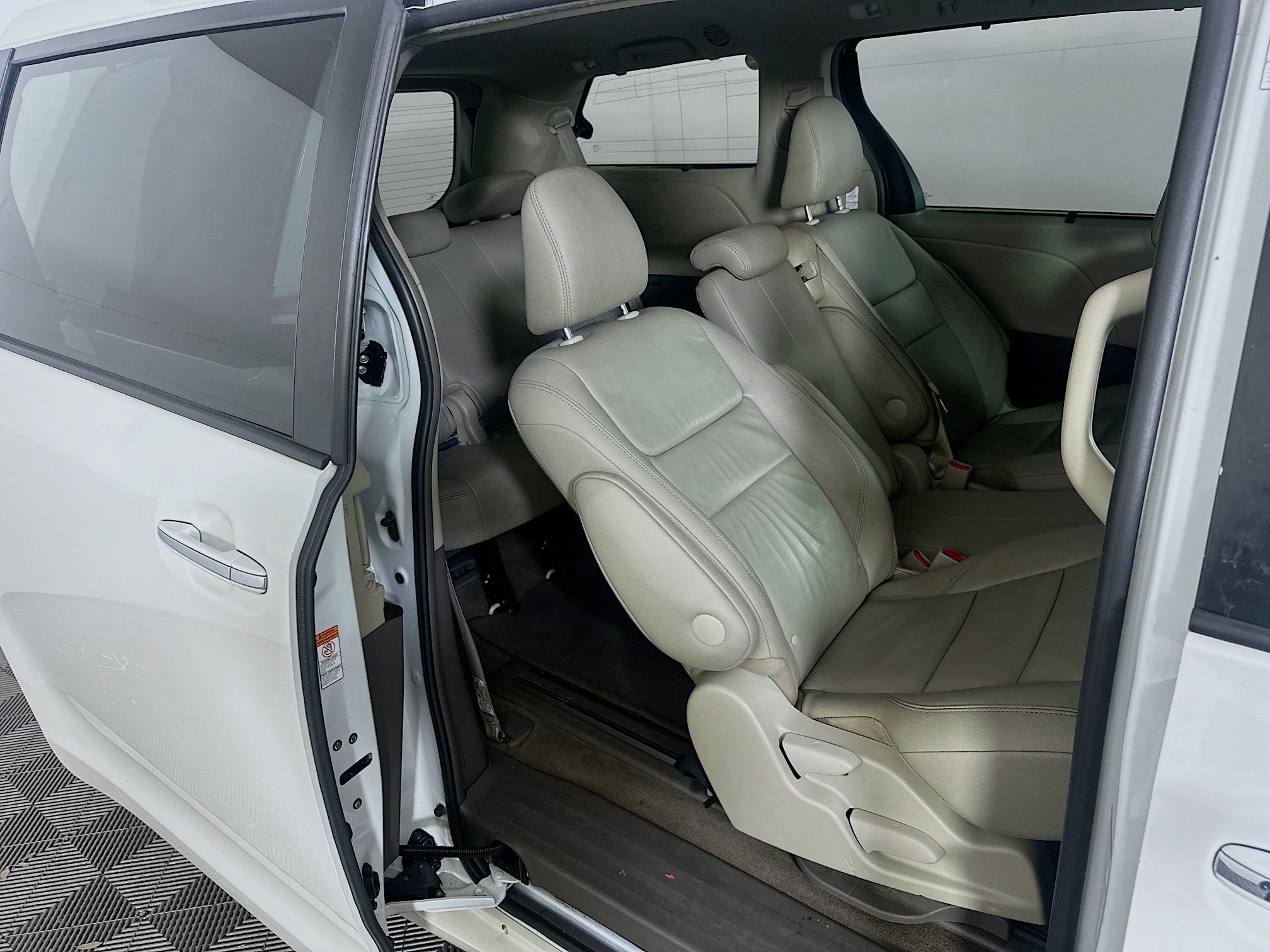 Used 2017 Toyota Sienna XLE image 30