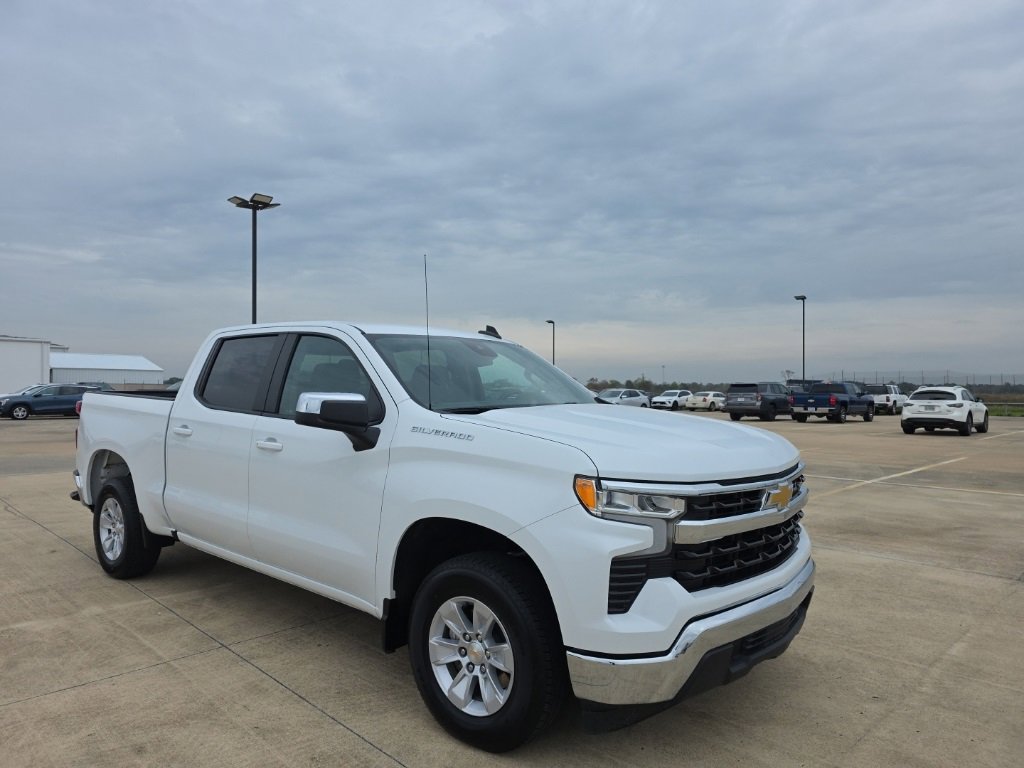 Used 2025 Chevrolet Silverado 1500 LT image 2