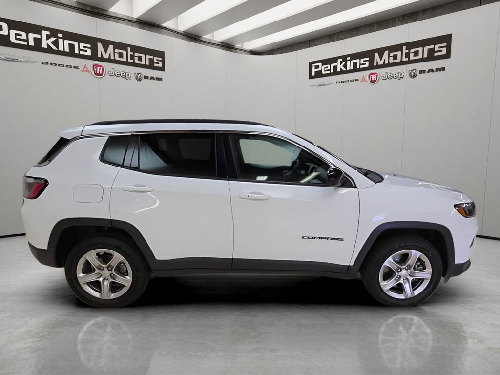 Used 2024 Jeep Compass Latitude image 6