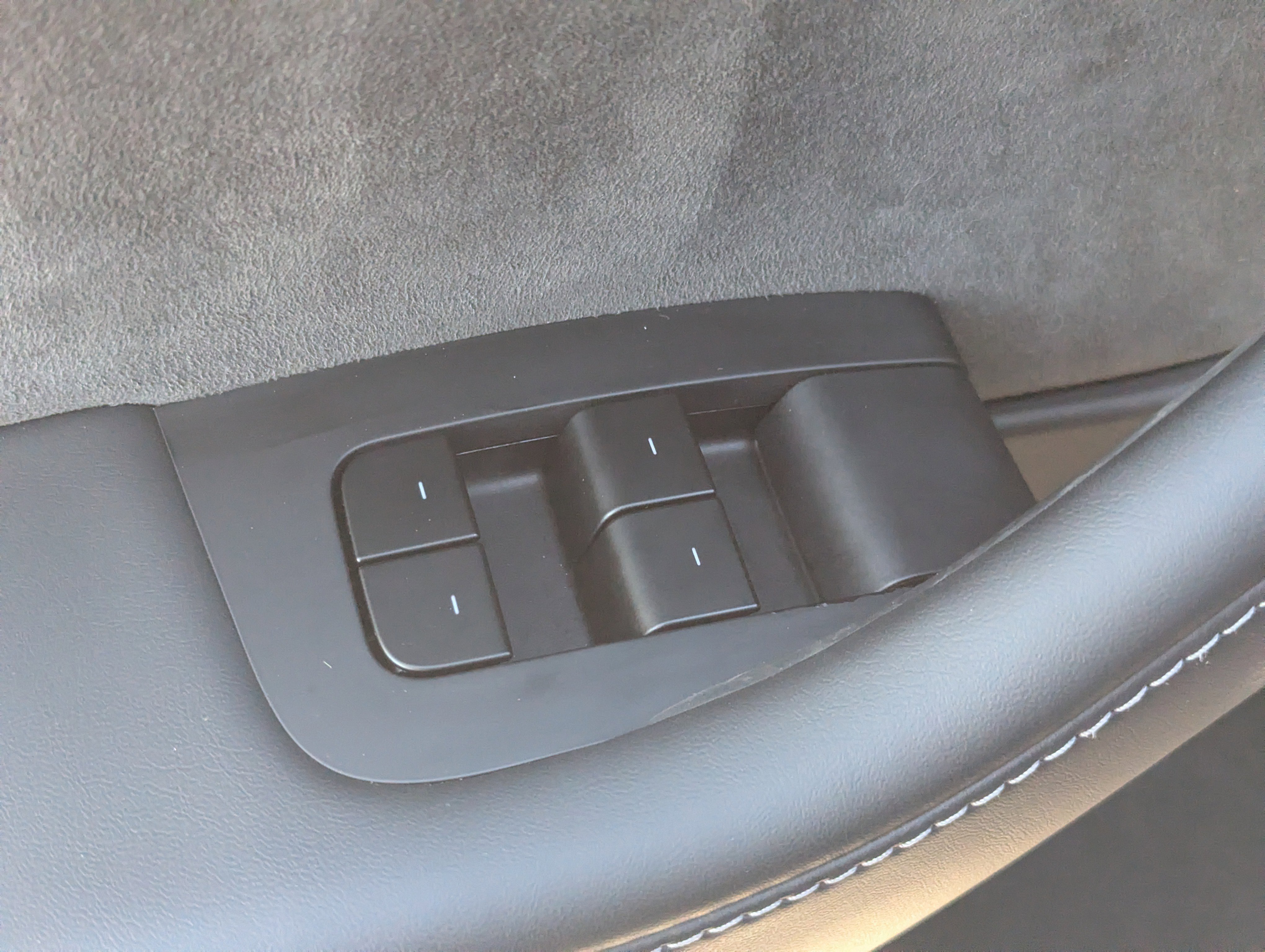 Used 2025 Tesla Model Y Performance image 22