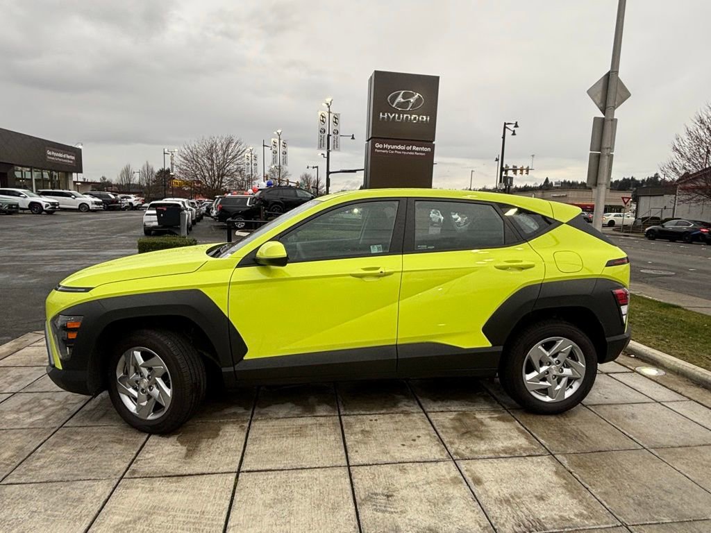 Certified 2025 Hyundai Kona SE AWD/4WD image 4