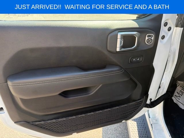 Used 2022 Jeep Wrangler Unlimited Sahara w/ Cold Weather Group AWD/4WD image 15