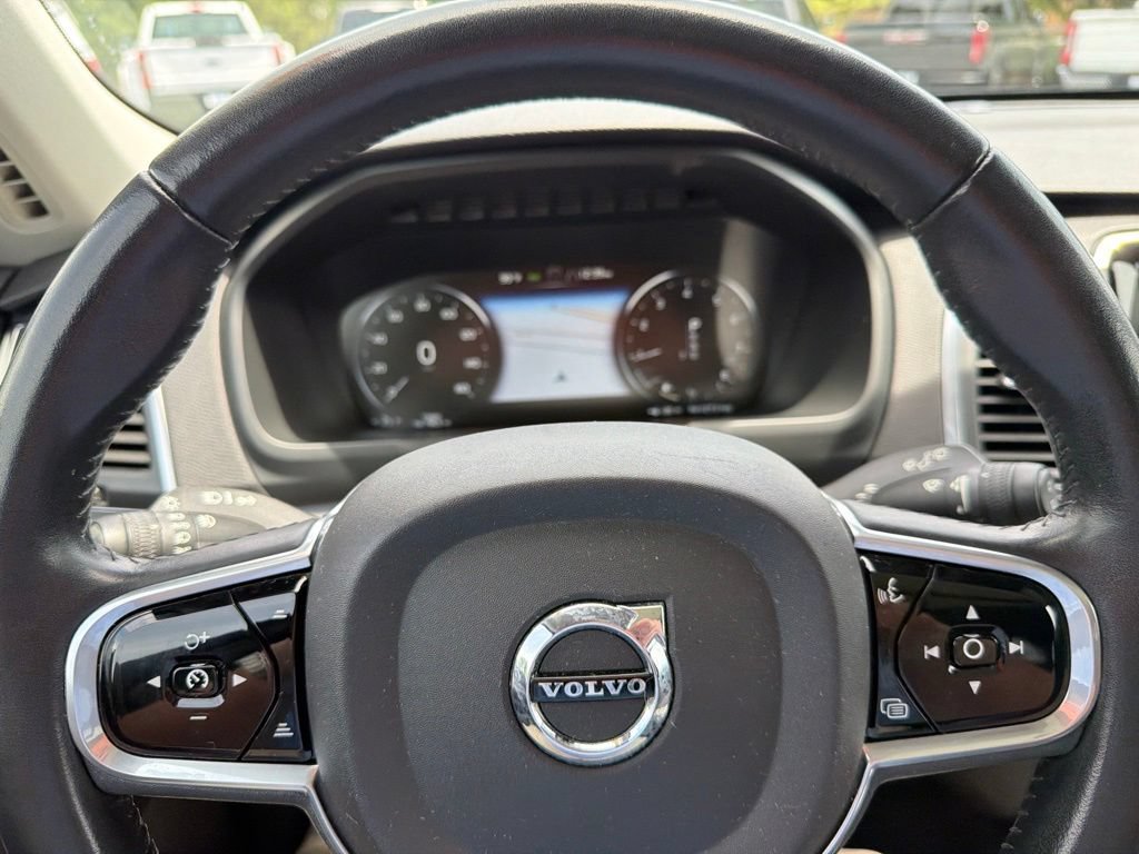 Used 2017 Volvo XC90 T6 Momentum w/ Vision Package AWD/4WD image 6