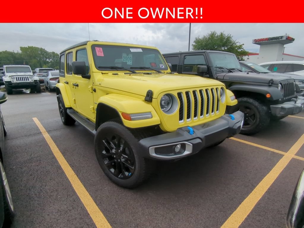 Used 2023 Jeep Wrangler Unlimited Sahara w/ Dual Top Group AWD/4WD image 3
