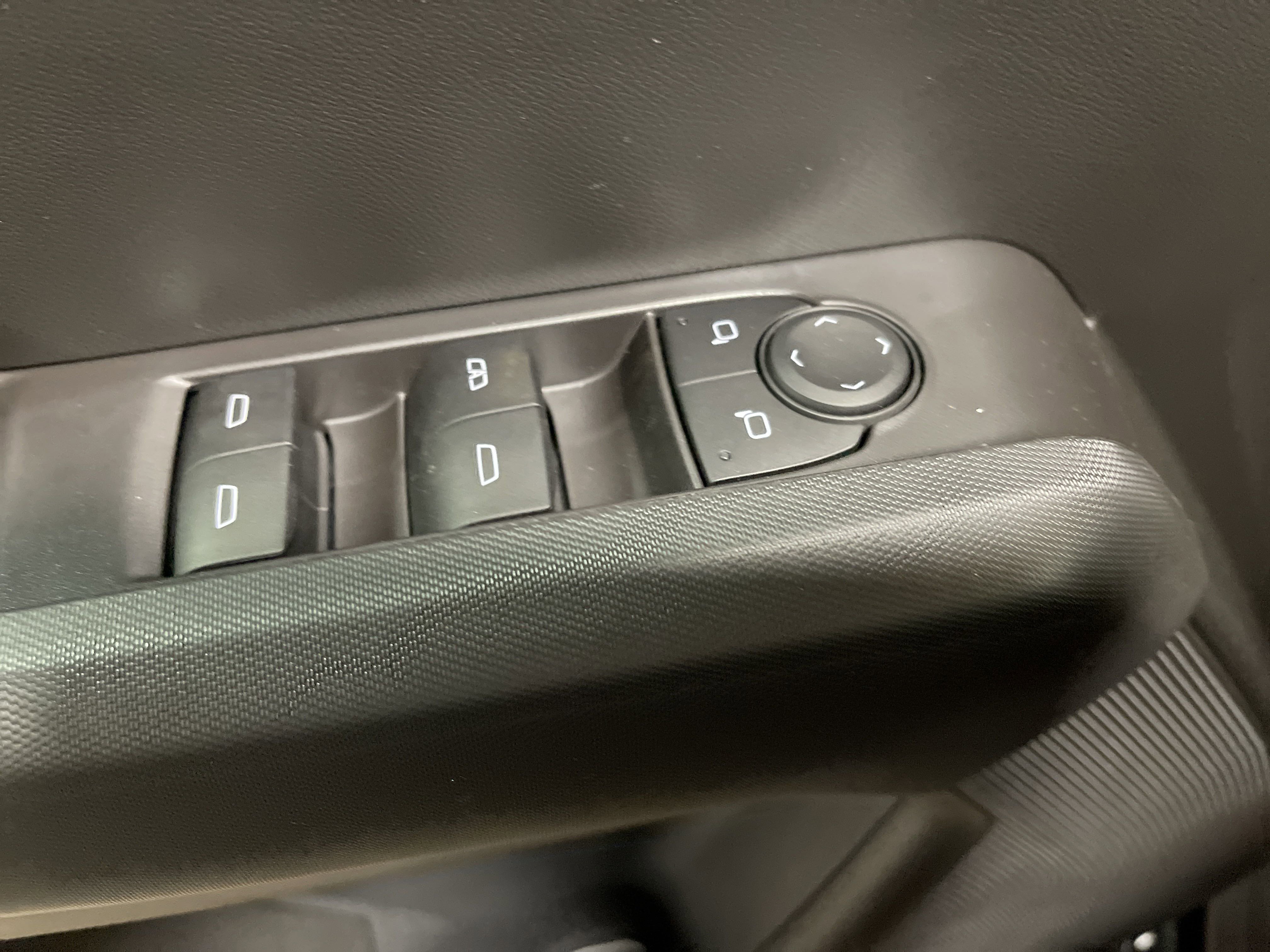 New 2025 GMC Canyon Elevation w/ Convenience Package image 11