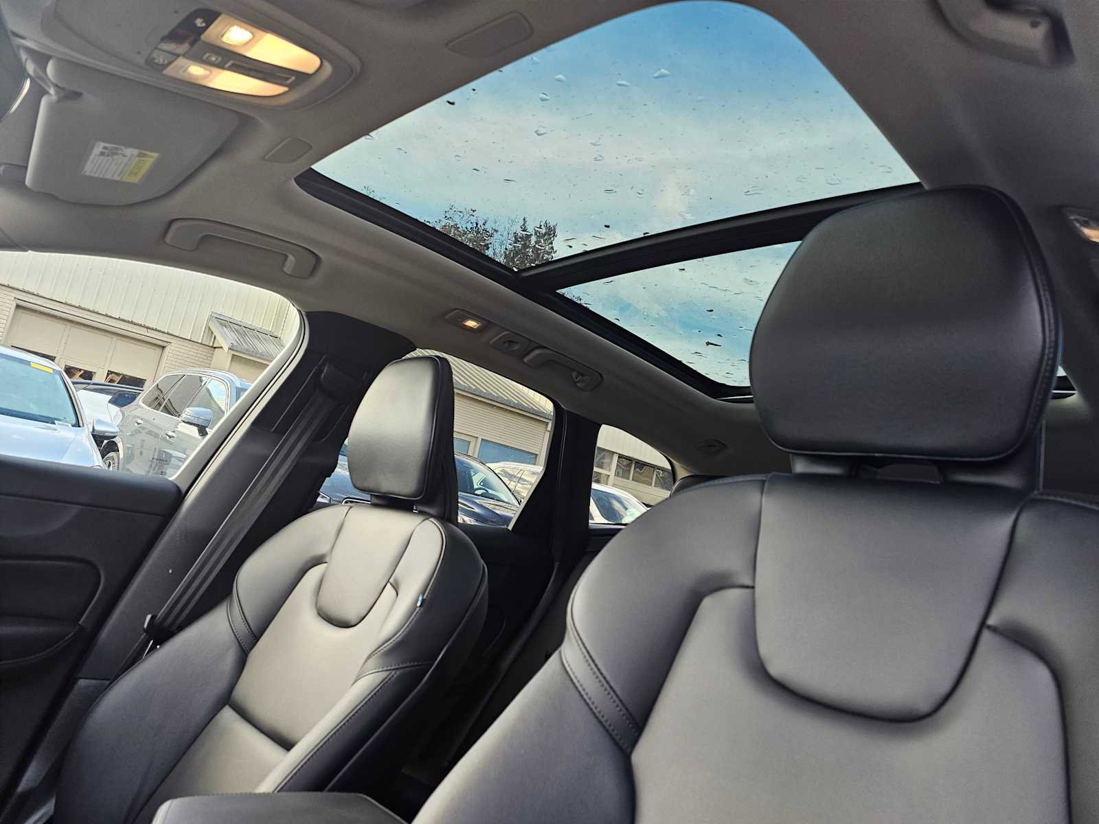 Used 2025 Volvo XC60 B5 Core w/ Protection Package Premier image 25