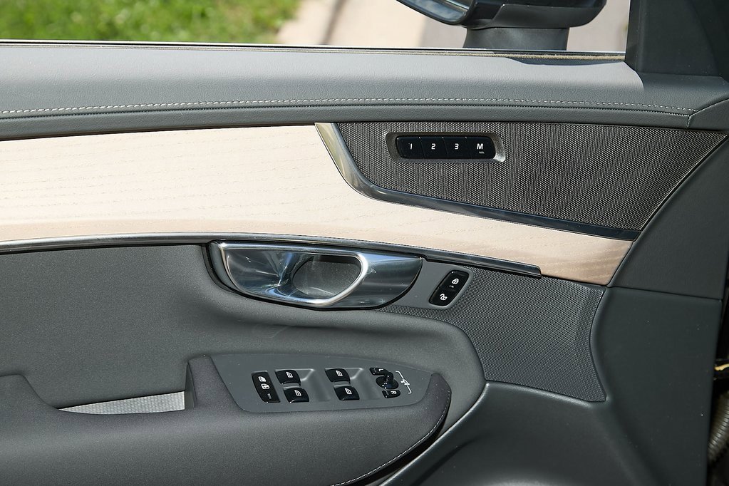 New 2025 Volvo XC90 B6 Plus w/ Protection Package image 11