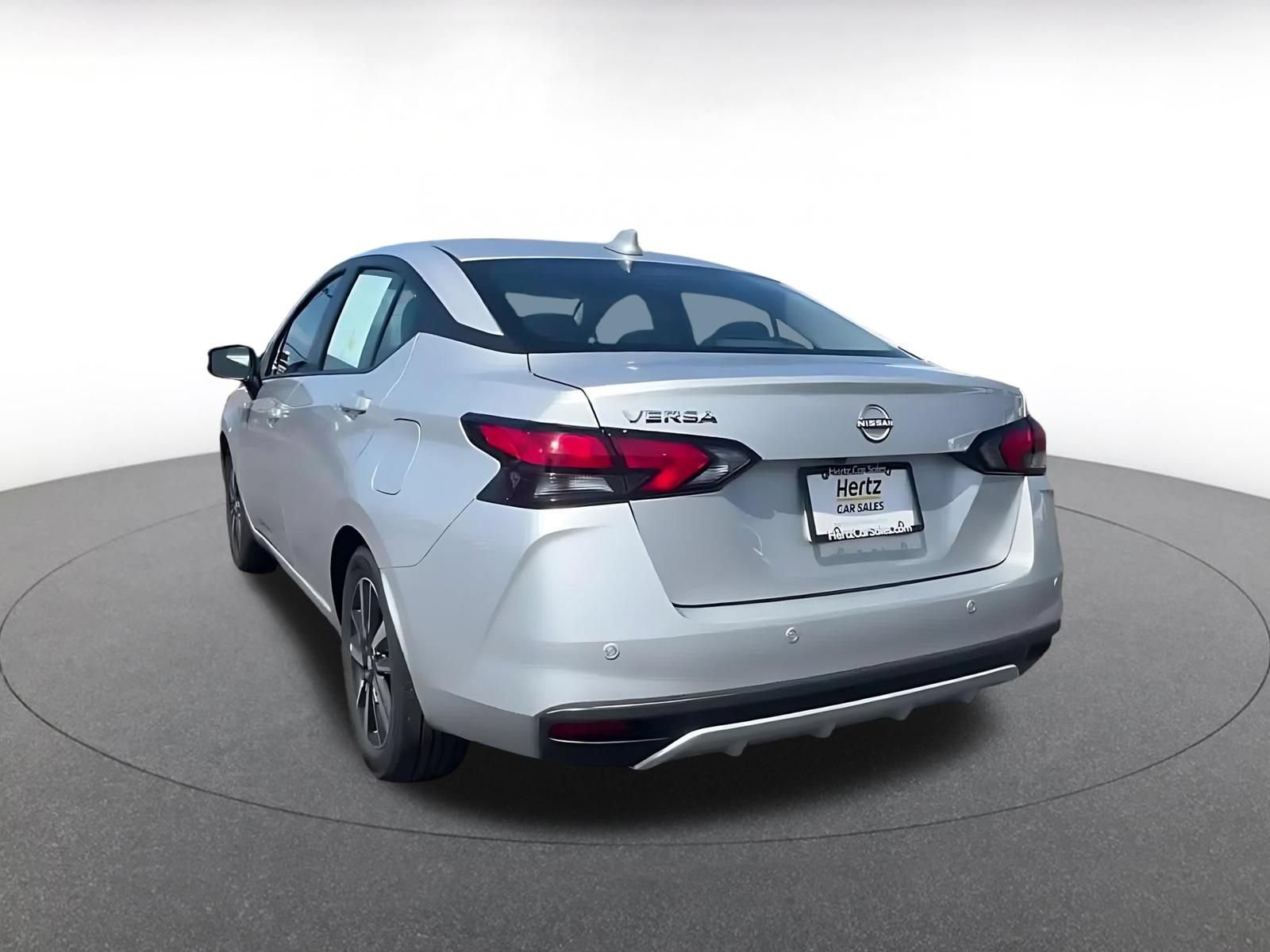 Used 2025 Nissan Versa SV FWD image 9