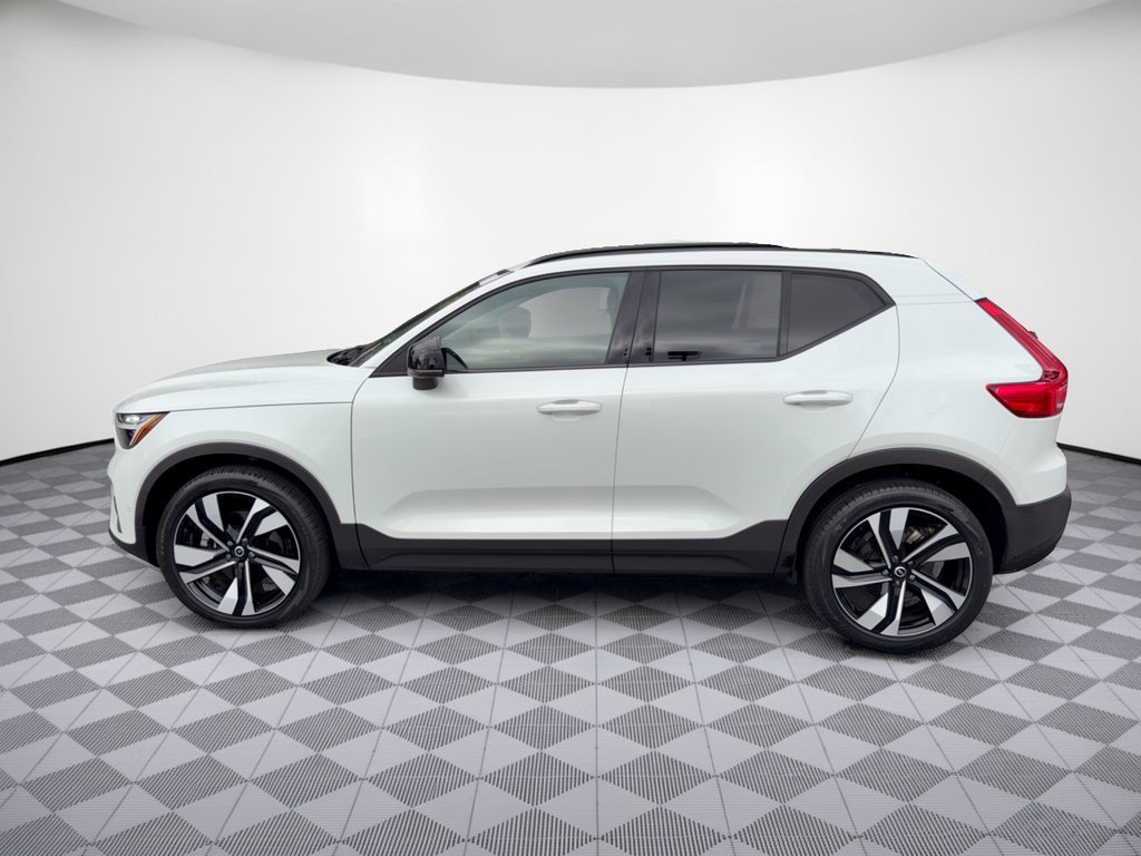 Used 2024 Volvo XC40 B5 Plus w/ Protection Package Premier AWD/4WD image 2
