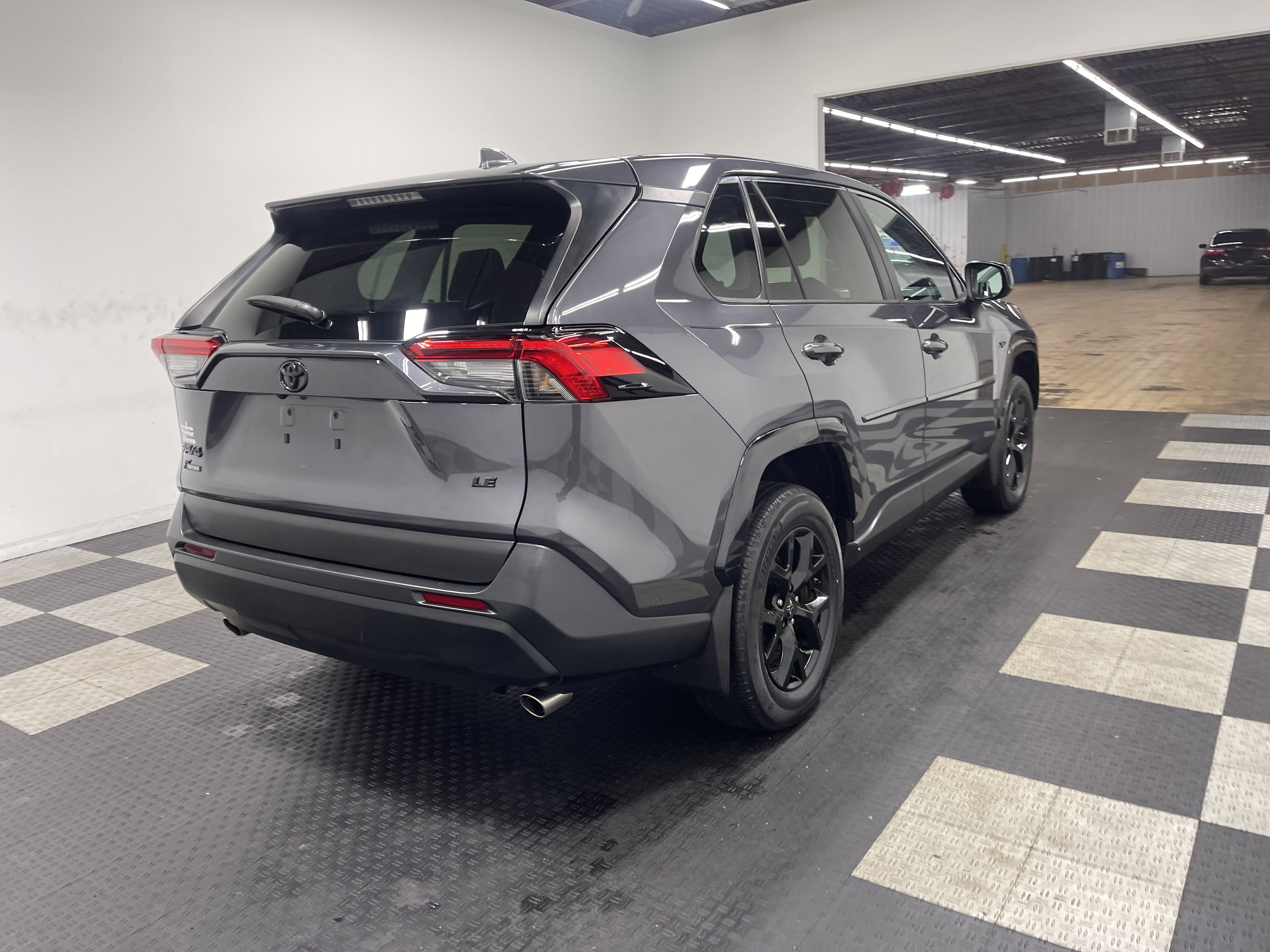 Used 2022 Toyota RAV4 LE image 5
